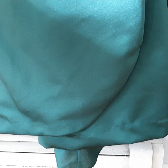 Gown - Picture 4 of 5